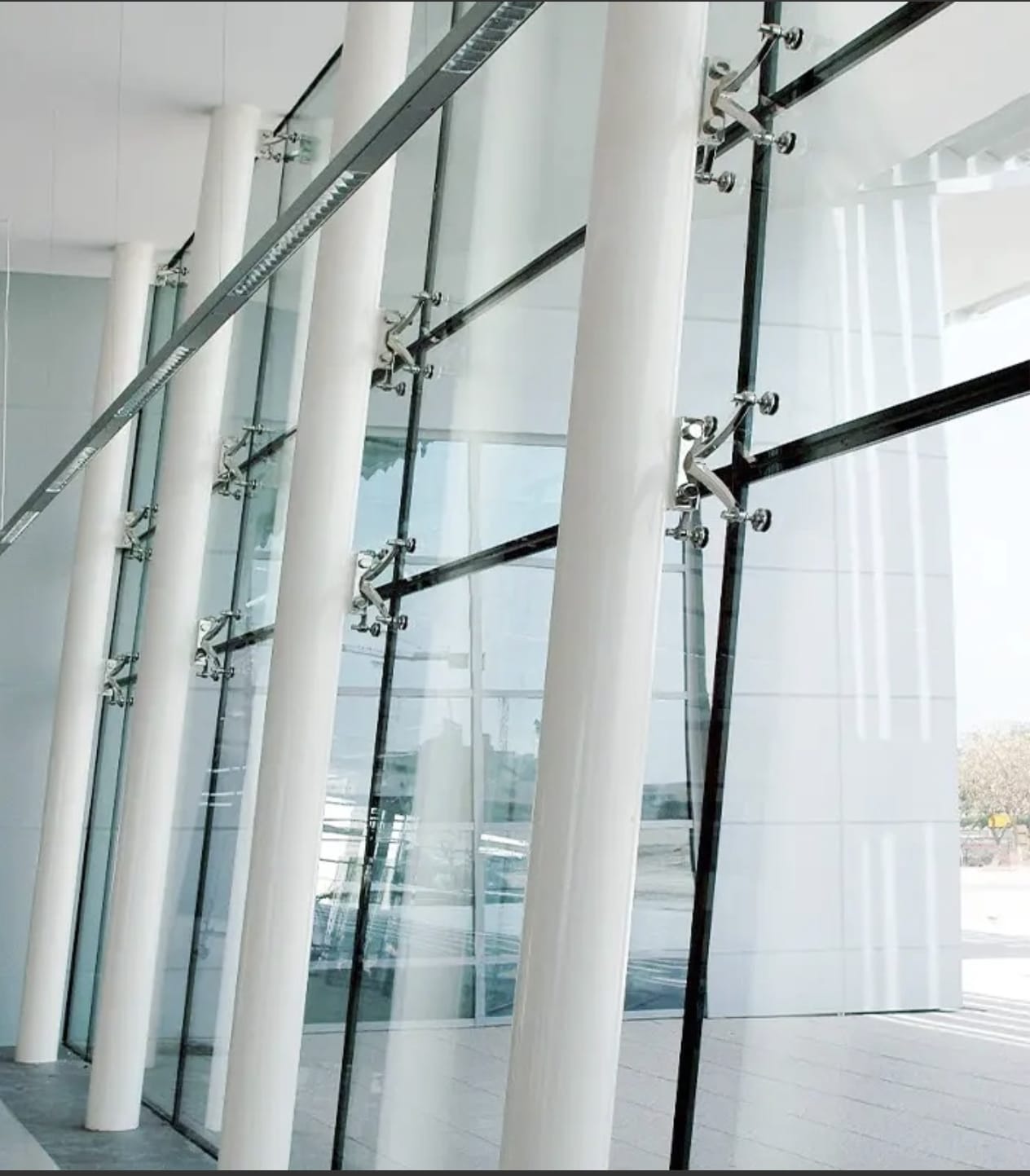 Spider Fitting Glass